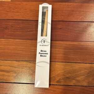 Tearsheet teasing brush detail, finishing-hair  Boar and nylon bristles